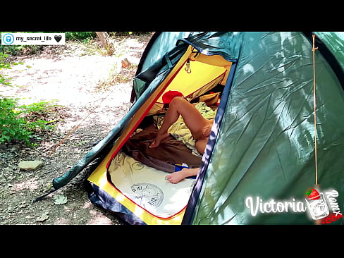 ❤️ Gefilmd op camera Gepassioneerd aftrekken Vreemdeling in een tent ️ Porno at us ❤